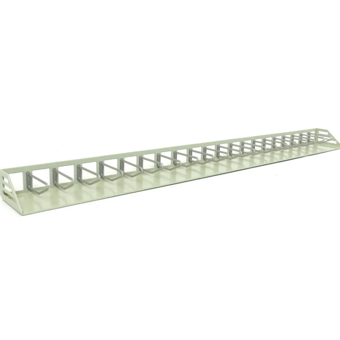 1/64 21 Cow Stanchion Row on Metal Frame, 15in Long