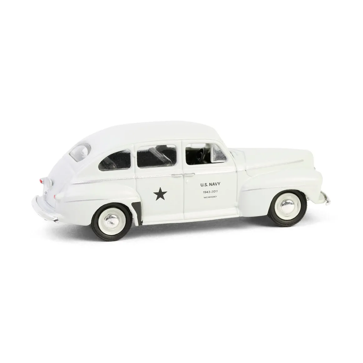 1/64 1946 Ford Fordor Super Deluxe, U.S. Navy Staff Car, Battalion 64 Series 5