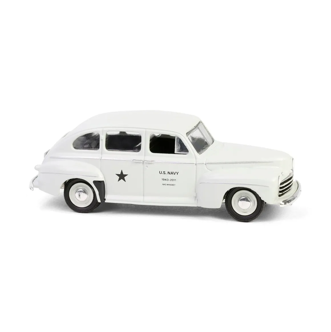 1/64 1946 Ford Fordor Super Deluxe, U.S. Navy Staff Car, Battalion 64 Series 5