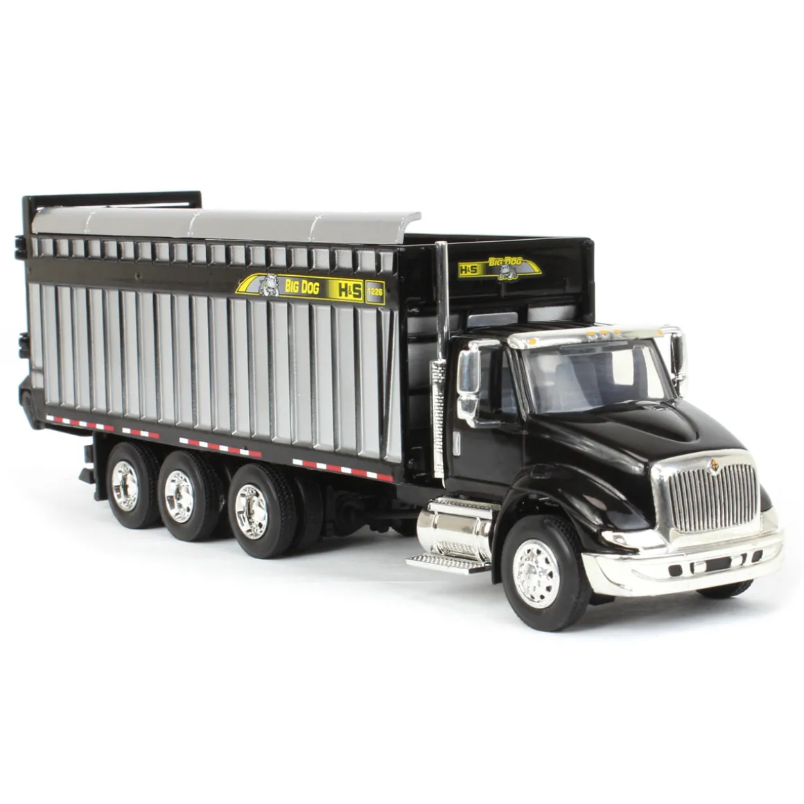1/64 Black International 8600 with H&S Big Dog 1226 Forage Box