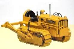 1/16 CAT D2 Crawler with Tool Bar Ripper by SpecCast