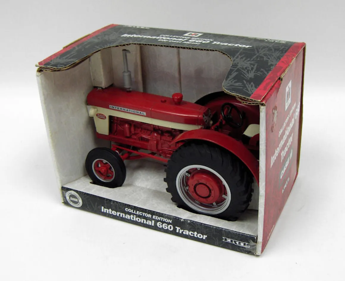 1/16 Collector Edition International 660 Tractor by ERTL