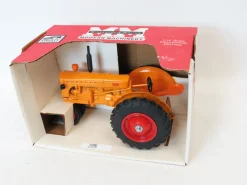1/16 Collector Edition Minneapolis Moline U Narrow by SpecCast