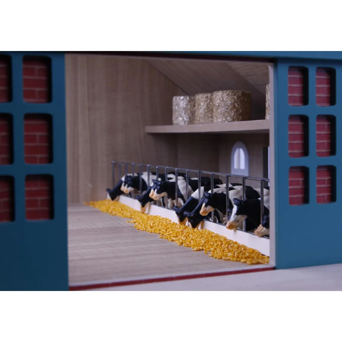 1/32 Deluxe FarmHouse with Building Set