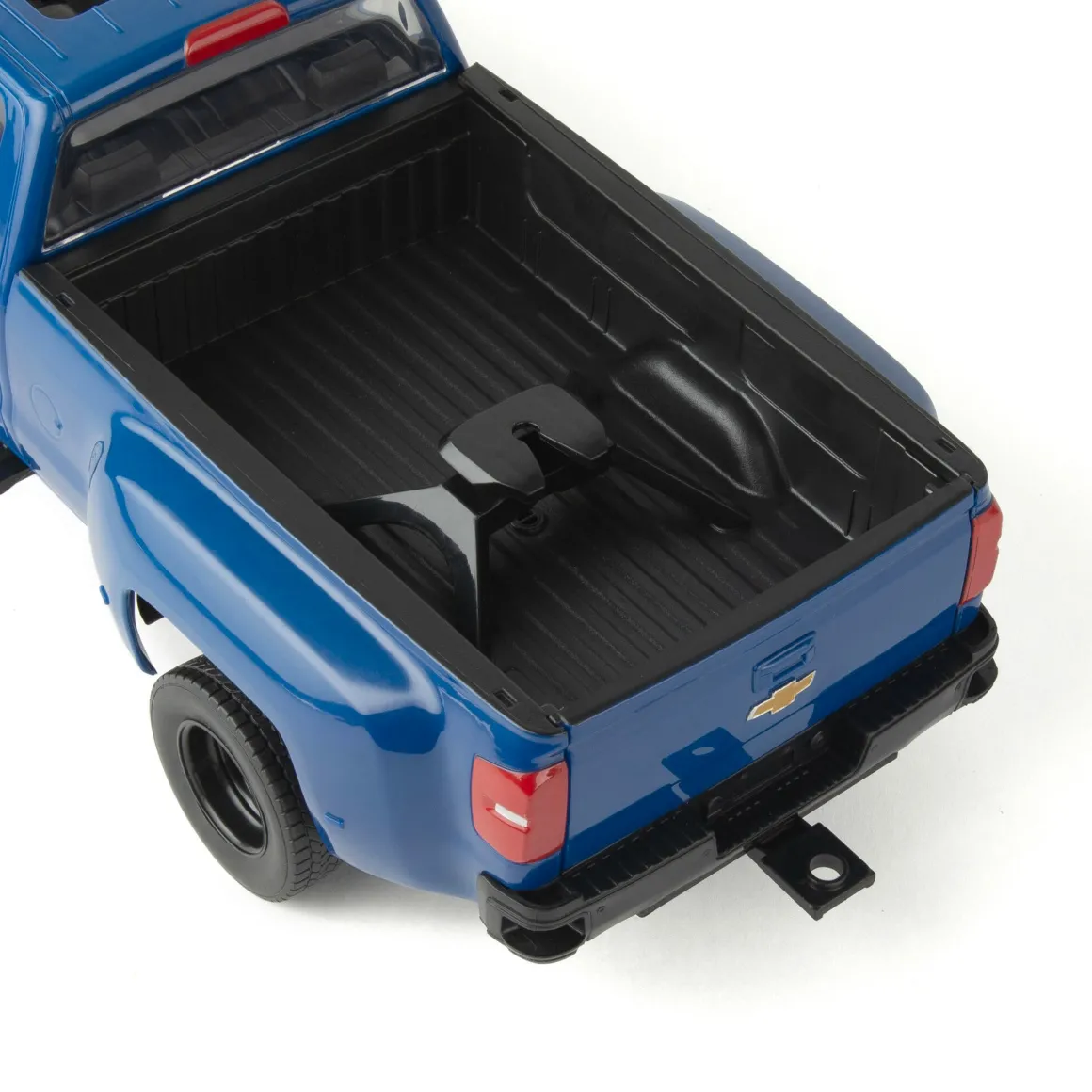 1/16 ERTL Big Farm Blue Chevrolet Pickup Truck with Trailer & 6 Round Bales