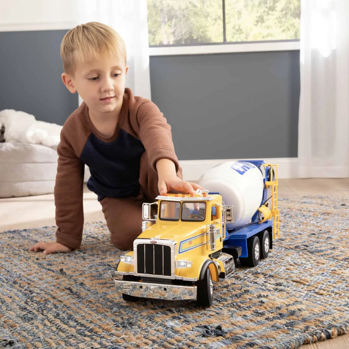 1/16 ERTL Big Farm Yellow & Blue Peterbilt Model 367 Cement Mixer