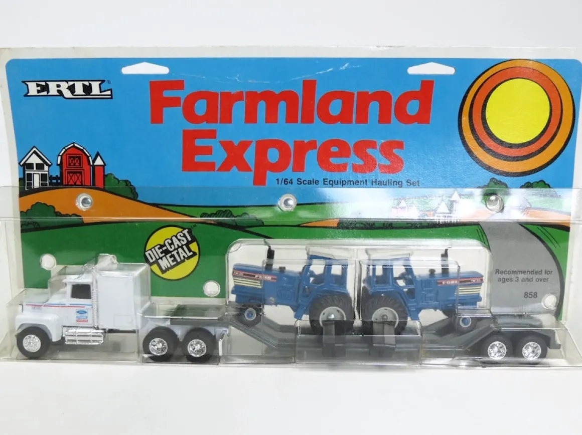 1/64 Ford Semi with 2 Ford TW-35 Tractors