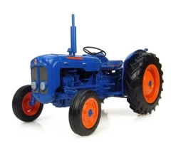 1/16 Fordson Dexta (1960-1962) by Universal Hobbies