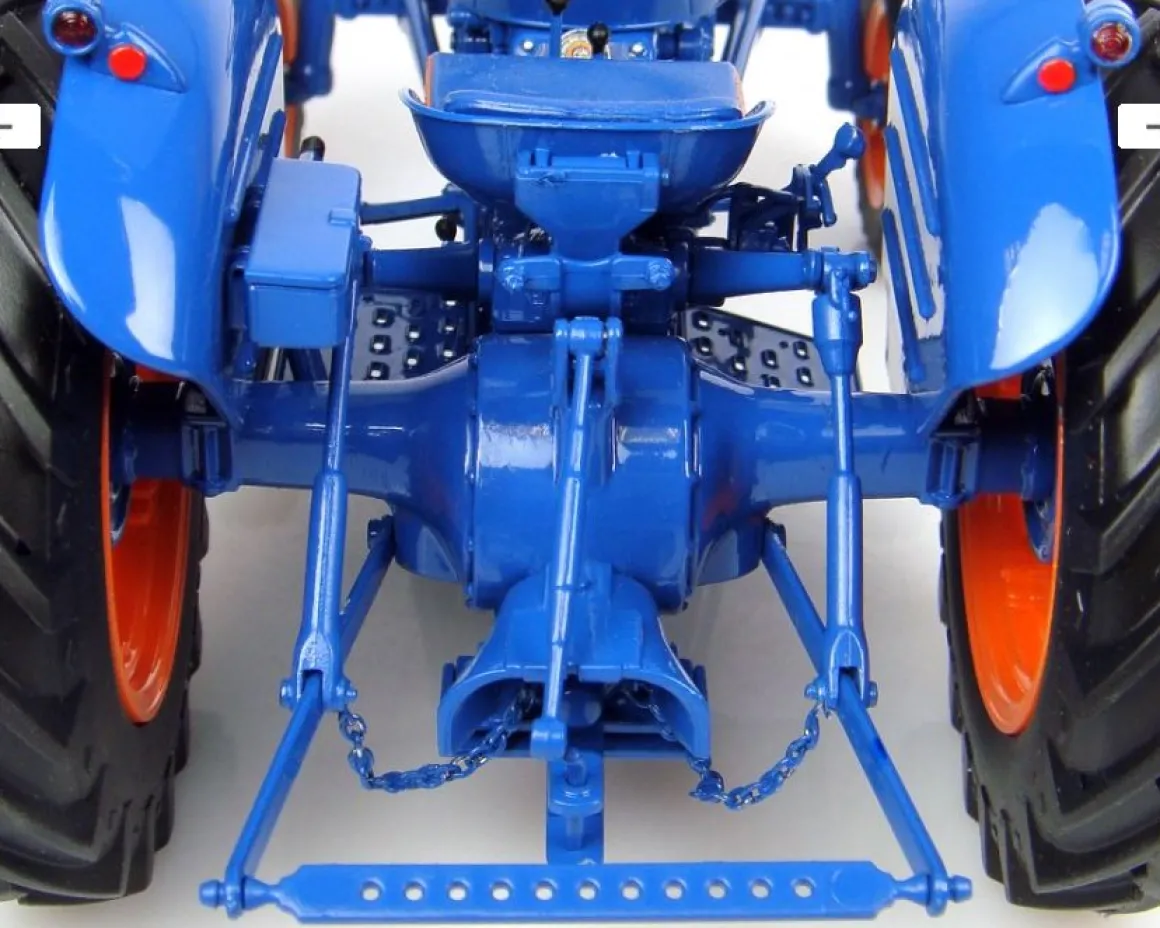 1/16 Fordson Dexta (1960-1962) by Universal Hobbies