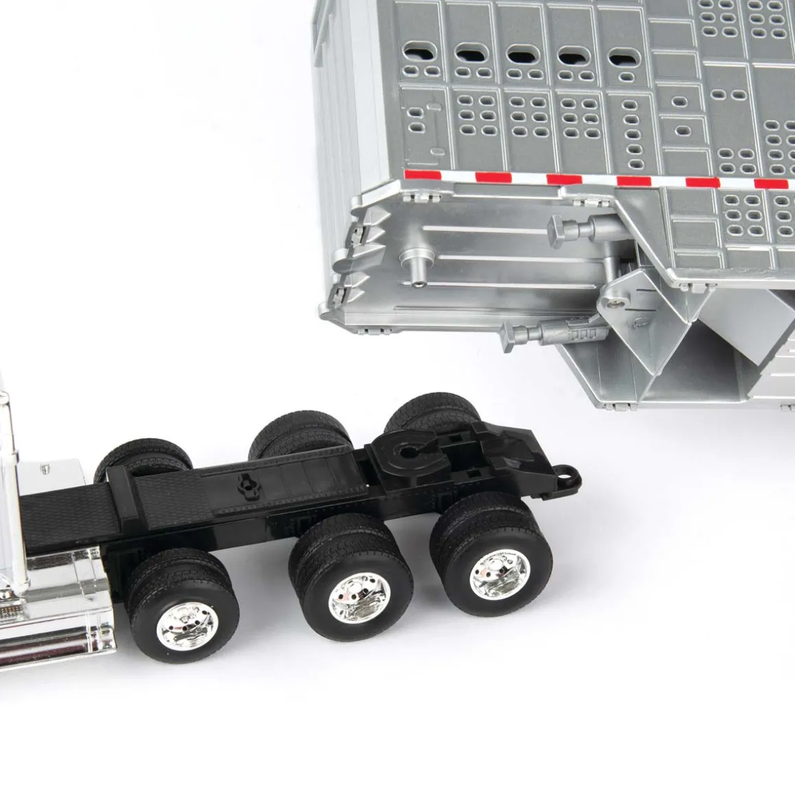 1/32 Freightliner 122SD Semi with Livestock Trailer & Cattle by ERTL