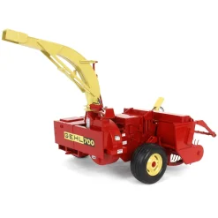 1/16 GEHL 700 Forage Chopper with Corn and Hay Heads by SpecCast
