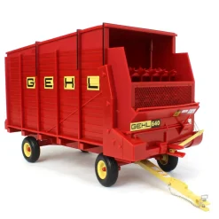 1/16 GEHL 640 Forage Wagon by SpecCast