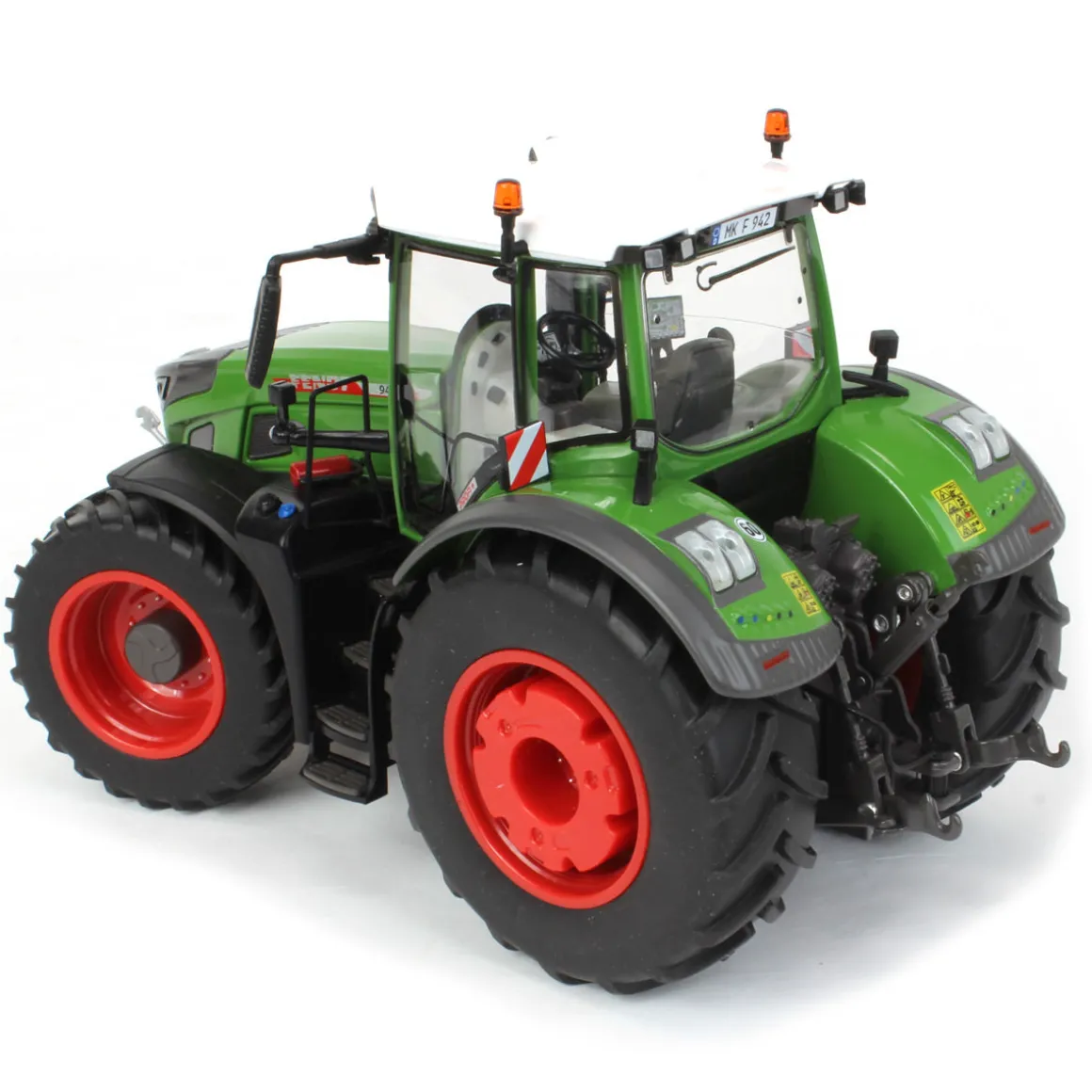 1/32 High Detail Fendt 942 with MFD by Wiking