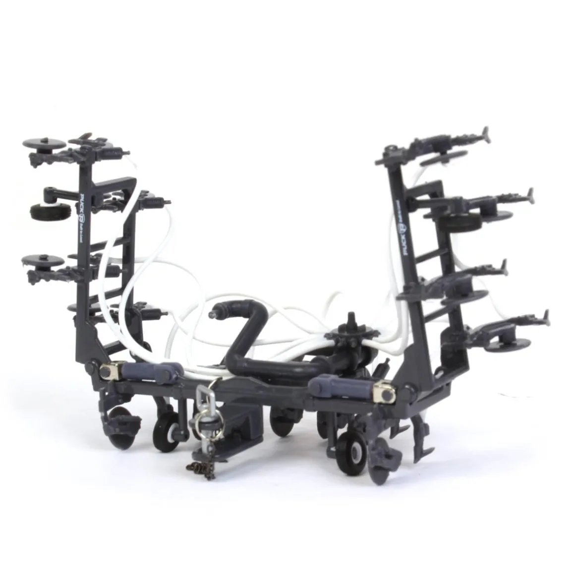 1/64 High Detail Puck Manure 4-Wheel Drive Tractor Mounted Swingarm with Dietrich Toolbar