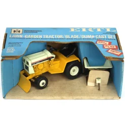 1/16 IH Cub Cadet 129 Garden Tractor with Blade & Cart