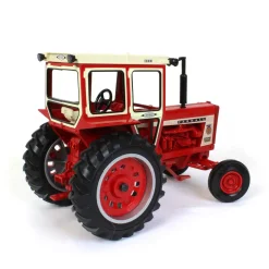1/16 IH Farmall 806 w/ Hiniker Cab, 2000 Iowa FFA Special Edition