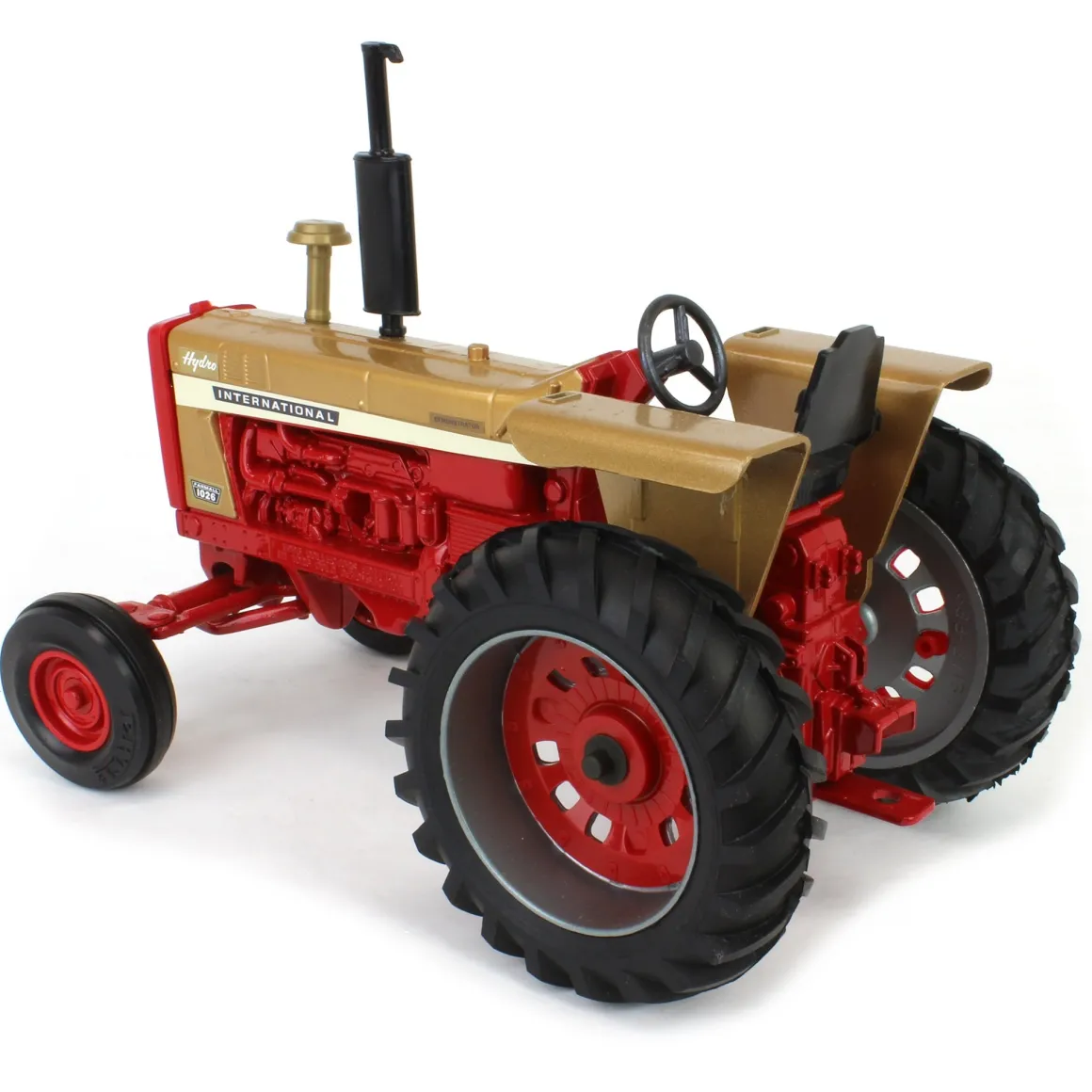 1/16 International 1026 Golden Demonstrator Tractor with Fenders