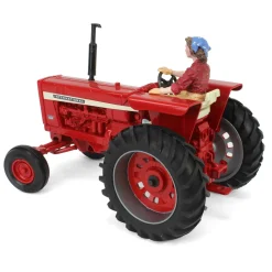 1/16 International 826 Tractor with Lowell Davis Figurine, Foxfire Farm Miss Charlotte