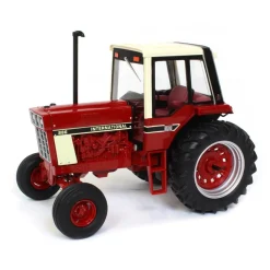 1/16 International 886 with Cab, 2018 National Farm Toy Show