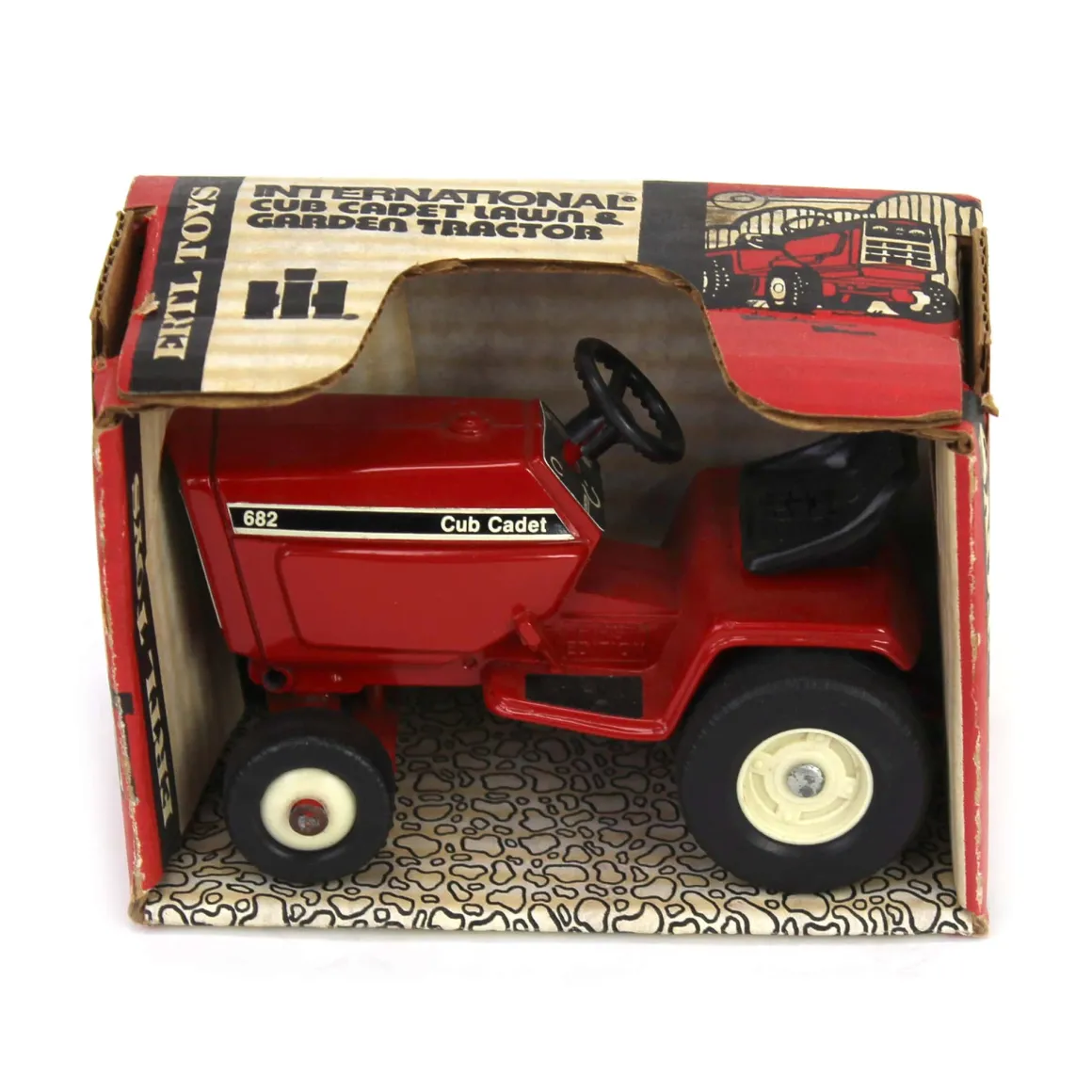1/16 International Harvester 682 Cub Cadet and Garden Tractor, 1st Edition
