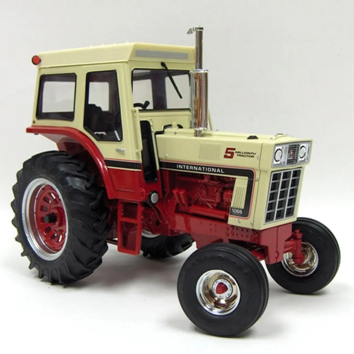 1/16 International Harvester 1066 5 Millionth, IA Chapter 5 Red Power Collector Edition