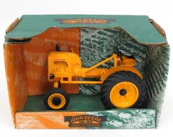 1/16 John Deere LI Tractor by SpecCast