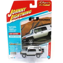 1/64 Johnny Lightning Classic Gold 2022 Release 3A - 2007 Toyota FJ Cruiser, Titanium Silver