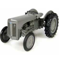 1/16 Massey Ferguson TEA-20 The Little Grey Tractor by Universal Hobbies