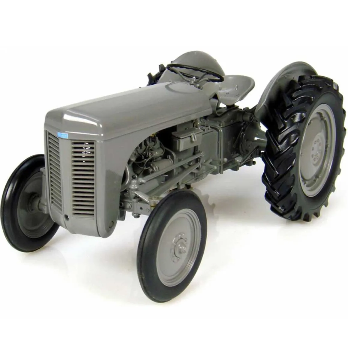 1/16 Massey Ferguson TEA-20 The Little Grey Tractor by Universal Hobbies