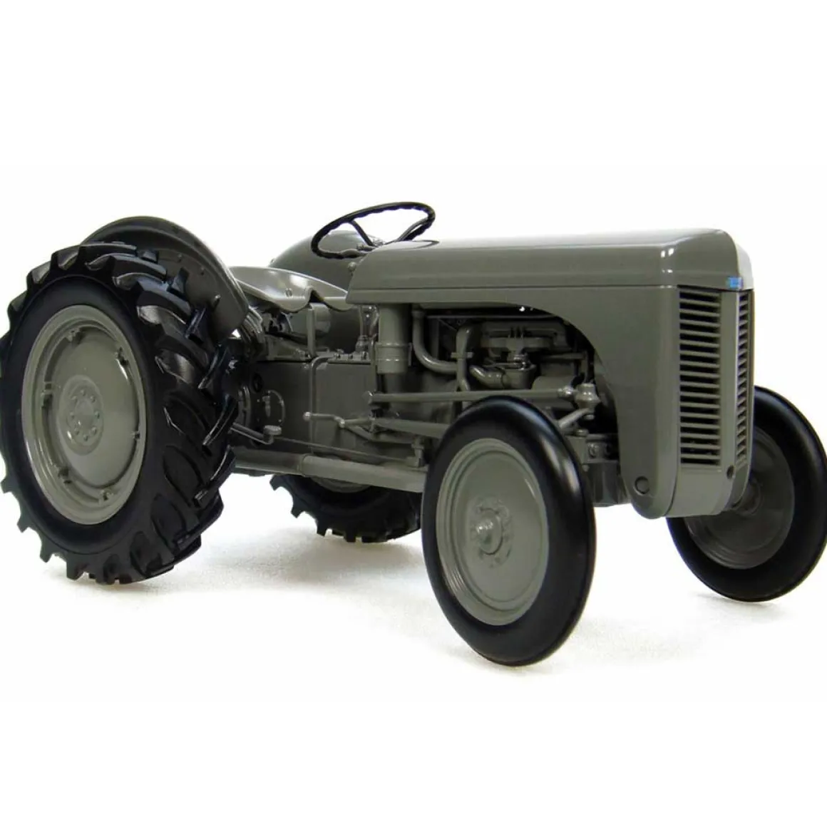 1/16 Massey Ferguson TEA-20 The Little Grey Tractor by Universal Hobbies