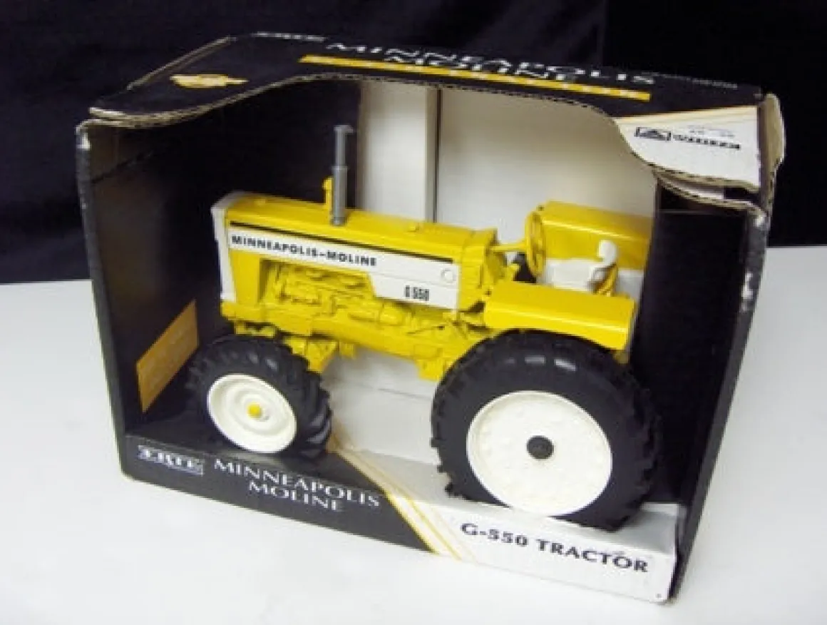 1/16 Minneapolis Moline G550 with MFD by ERTL