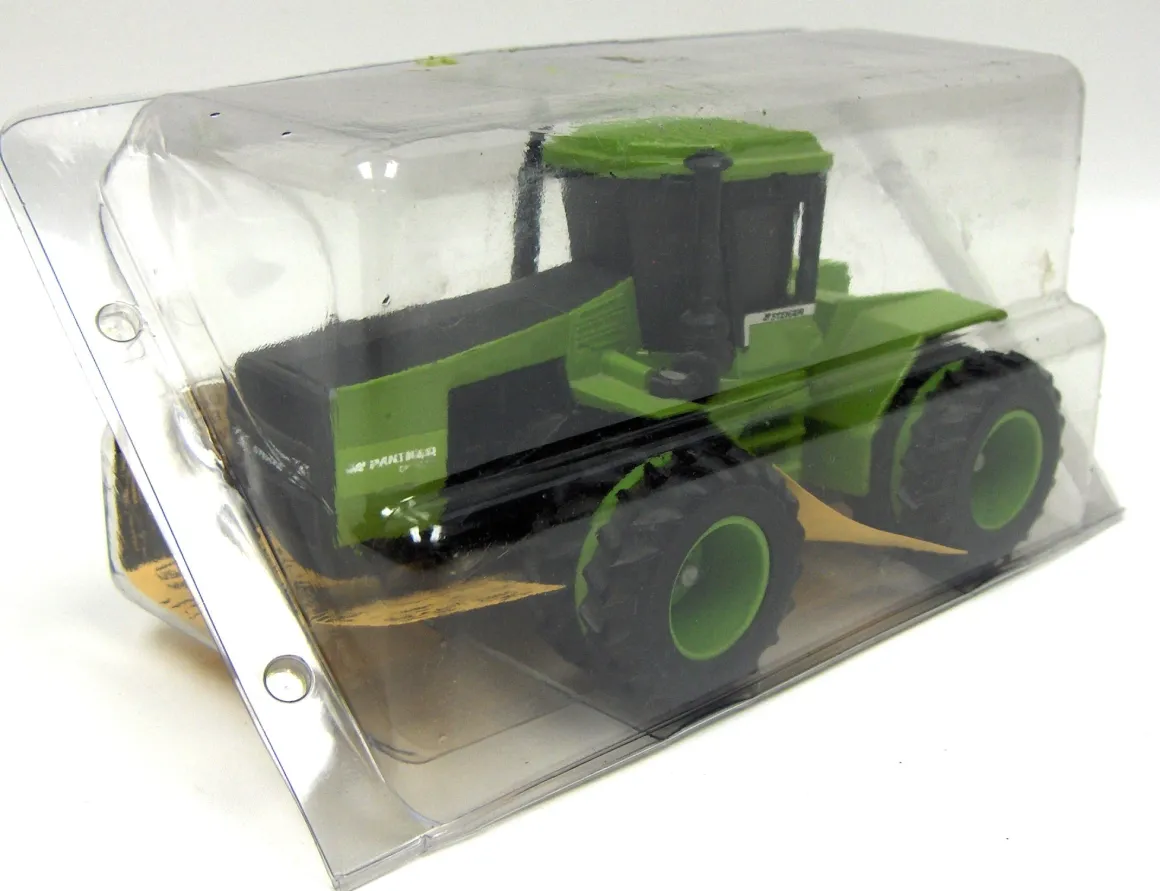 1/32 Steiger Panther CP1400 4WD with Duals and Green Rims