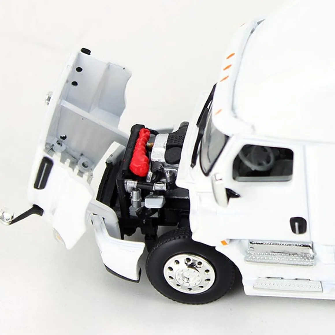 1/64 White 2018 Freightliner Cascadia Sleeper & Utility Trailer w/ Skirts, DCP by First Gear