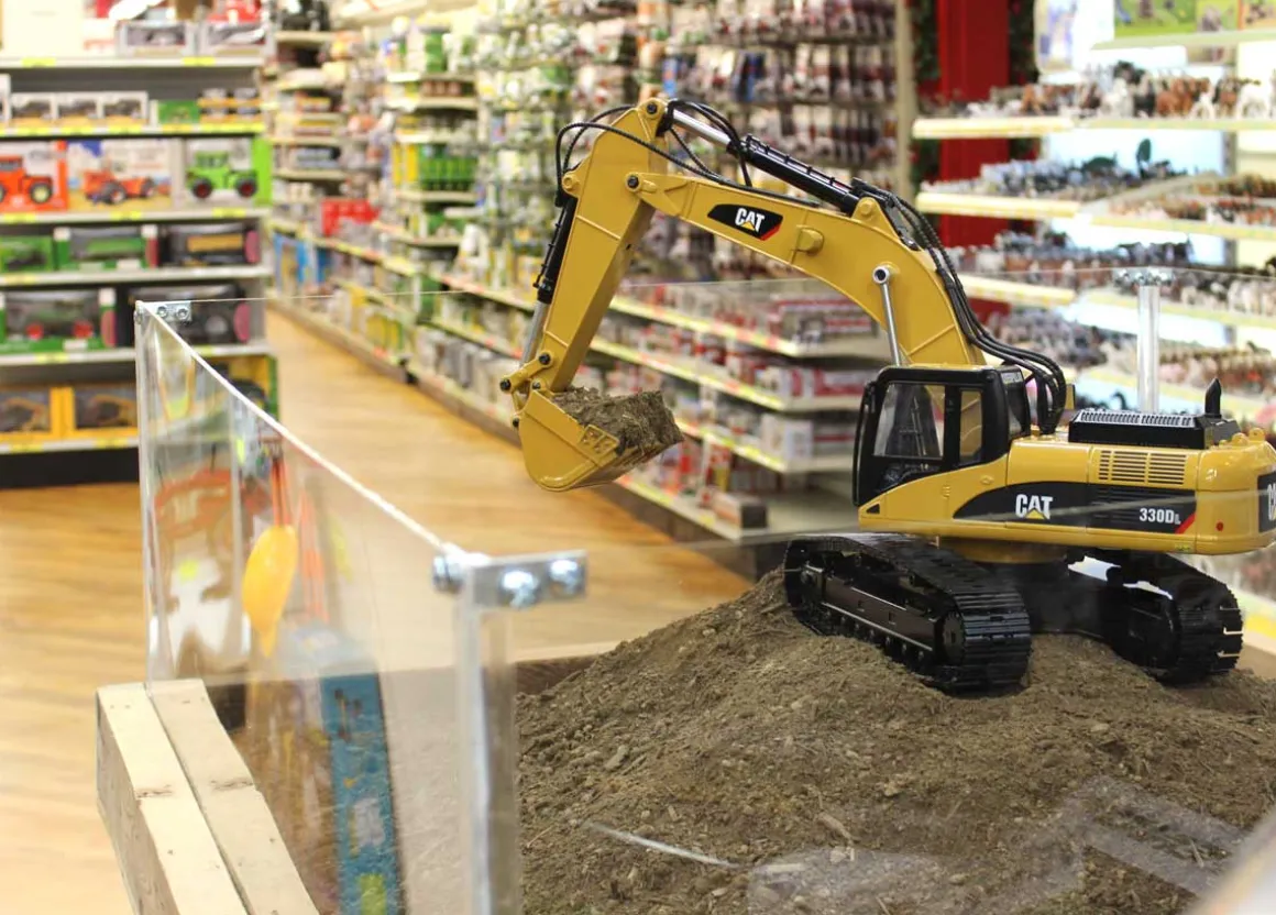 (B&D) 1/20 Radio Control Die-cast Caterpillar 330D L Premium Excavator by Diecast Masters, Only 1000 Made - Damaged Item
